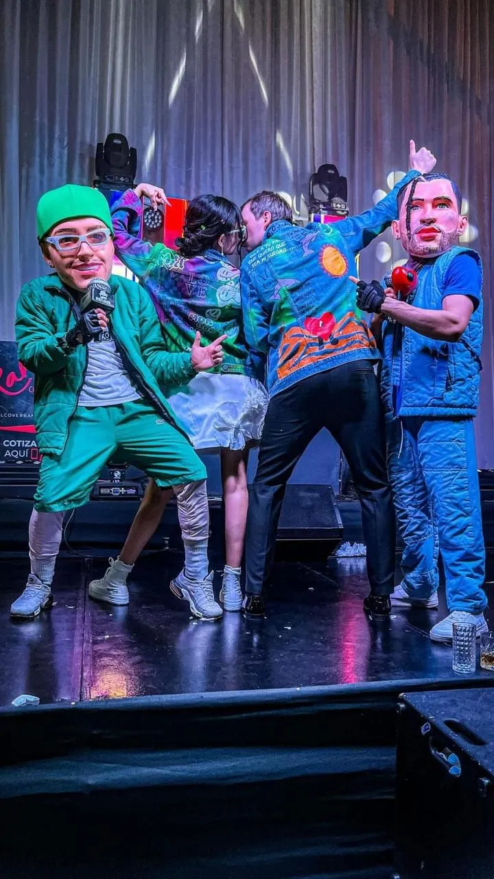 Artistas animando la fiesta